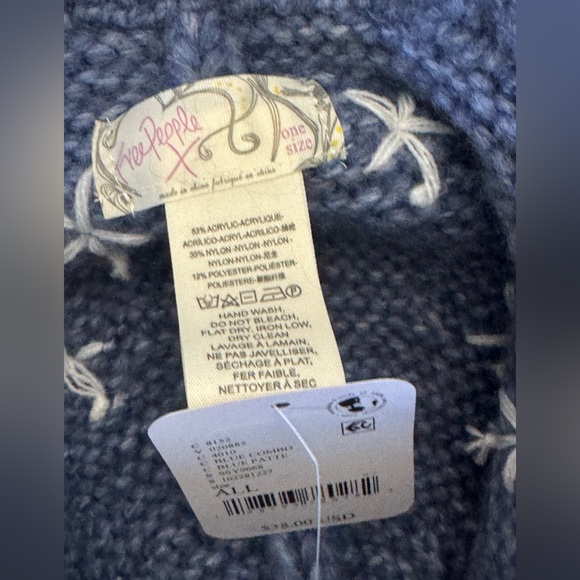 Free People Daisy Blue Knitted bucket Hat - Picture 13 of 14